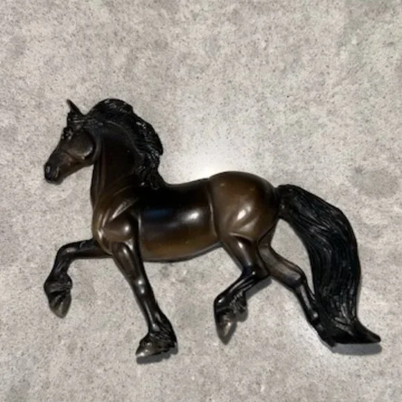 Breyer Stablemate Toy 3" Tall by 4" long Bay Horse - Picture 6 of 7